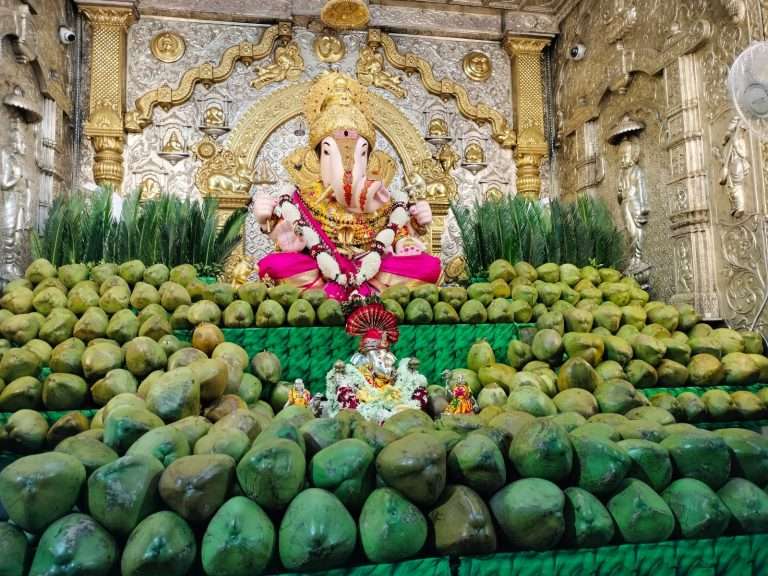 ५ हजार शहाळ्यांमध्ये ‘दगडूशेठ’ गणपती बाप्पा विराजमान