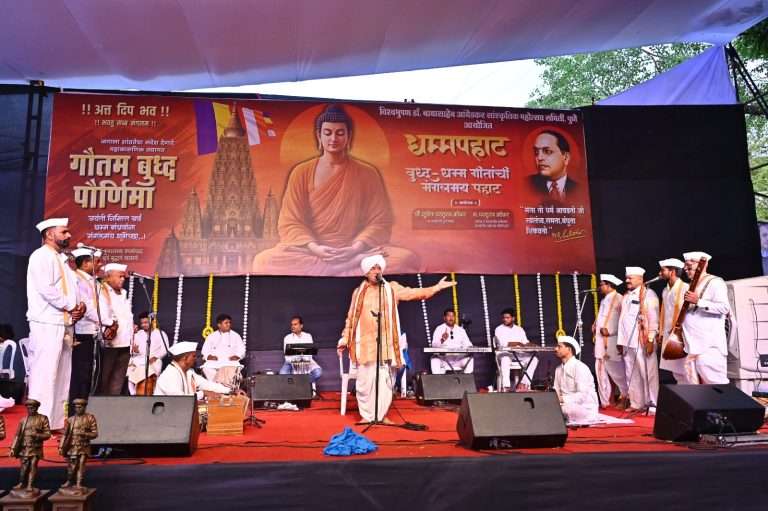 बुद्ध पौर्णिमेनिमित्त मंगलमय वातावरणात रंगली धम्म पहाट