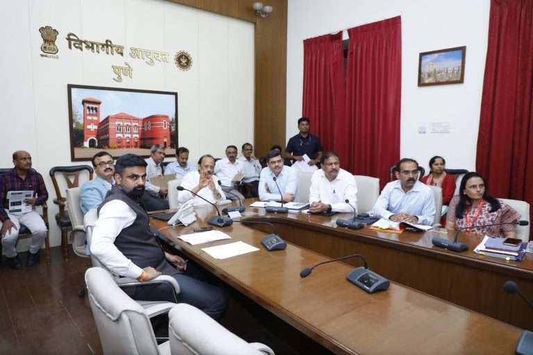 जिल्हा परिषदेच्या मालकीच्या जागा विकासासंदर्भात सादरीकरण..