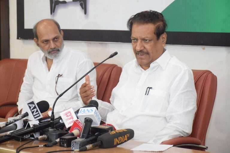 BCCI सरकारपेक्षा मोठी नाही, पाकिस्तान आतंकवादाला मदत करतोय तर अशा देशासोबत मॅच खेळण्याचा निर्णय चुकीचाच आहे. – पृथ्वीराज चव्हाण