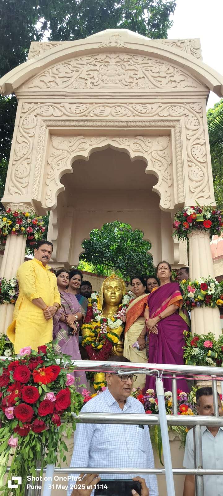 काँग्रेसच्या वतीने पुण्यश्लोक राजमाता अहिल्याबाई होळकर यांची जयंती साजरी.