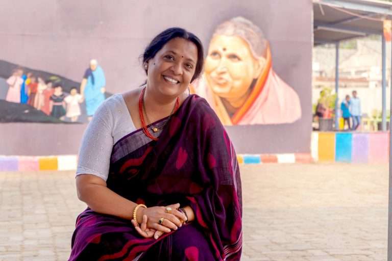 सिंधुताईंच्या नावे इच्छुक वर मुलांची फसवणूक:लग्नासाठी मुली असल्याचे दाखवून भामट्यांचा पैसे उकळण्याचा प्रयत्न; ममता सपकाळांचा इशारा