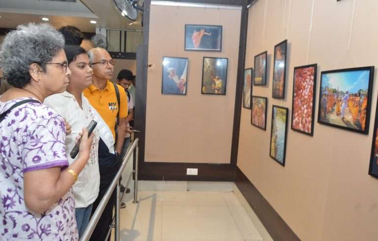 ‘क्षण’ आंतरराष्ट्रीय छायाचित्र प्रदर्शनातून जगभ्रमंती 