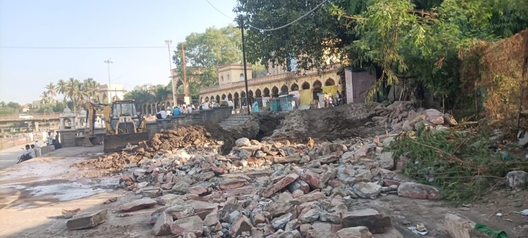 कटकारस्थान करून रात्री-अपरात्री आळंदी घाटांची तोडफोड व विद्रूपीकरण: कोट्यावधी रुपयांच्या भ्रष्टाचार, चौकशी करा… वारकरी संप्रदायाची मुख्यमंत्र्यांकडे मागणी…