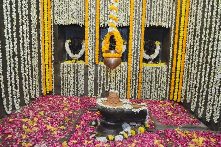 पुरातन उमा महेश्वर मंदिरात वासंतिक चंदन उटी सोहळा 