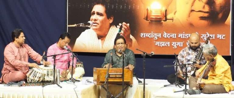 आसवांनी मी मला भिजवू कशाला…?