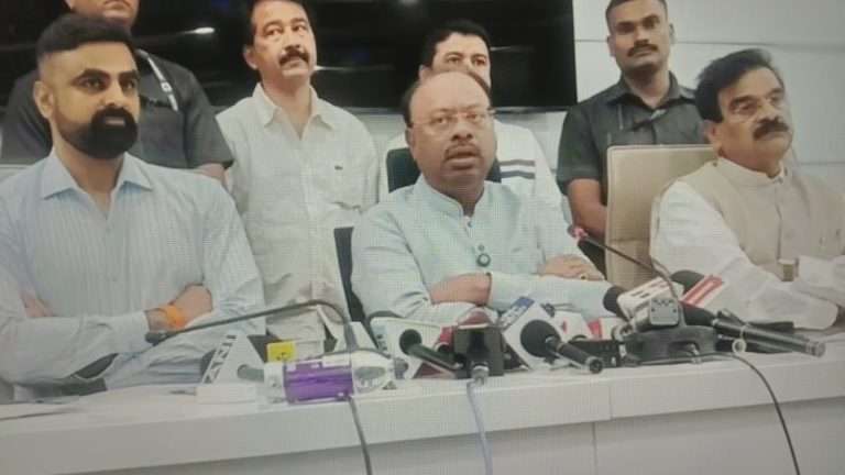 विमानतळाबाबतची भूमिका बदलणार नाही,सर्वेक्षण थांबवले:आम्ही शेतकऱ्यांना ऑफर देऊ, त्यांनी आम्हाला ऑफर द्यावी – चंद्रशेखर बावनकुळे