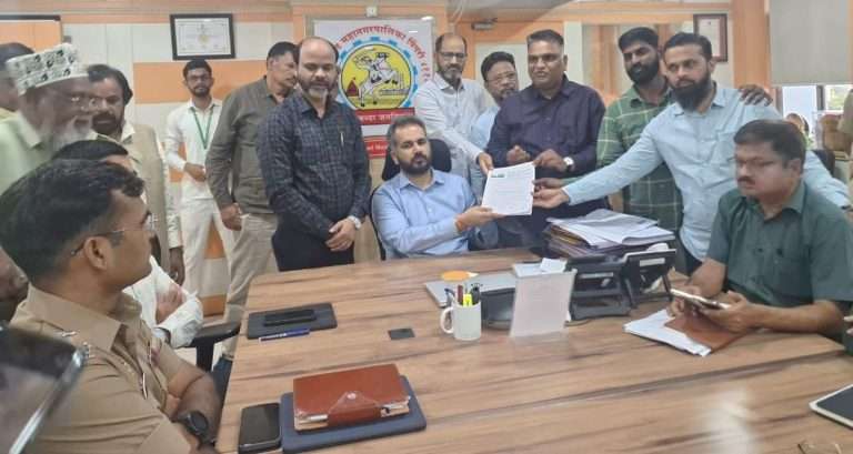 धार्मिक स्थळांवर लगेचच कारवाई नाही आयुक्त शेखर सिंह यांचे आश्वासन – राहुल डंबाळे