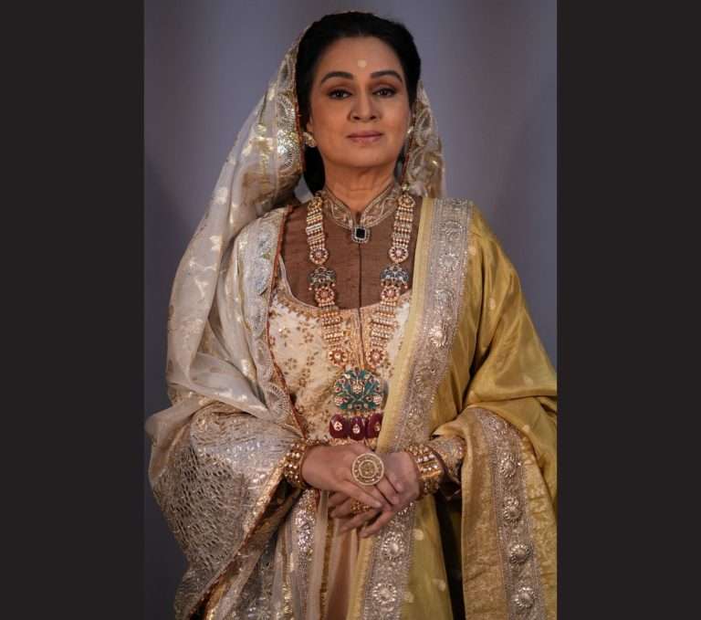 ‘चक्रवर्ती सम्राट पृथ्वीराज चौहान’ यामालिकेतून पद्मिनी कोल्हापुरे टेलिव्हिजनवर राजमातेच्या रूपात पुनरागमन करणार