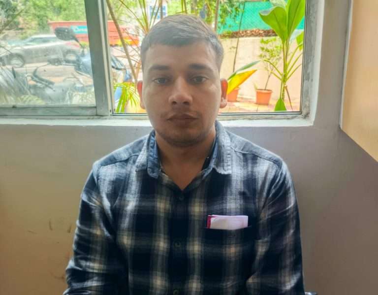 हवाई दलाच्या जवानाच्या वेशात फसवणूक करणाऱ्या व्यक्तीला पुण्यात अटक