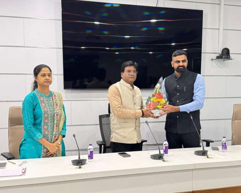 हाताने मैला उचलणाऱ्या सफाई कर्मचाऱ्यांचे कायमस्वरुपी पुनर्वसन करावे-राज्य सफाई कामगार आयोगाचे अध्यक्ष शेरसिंग डागोर