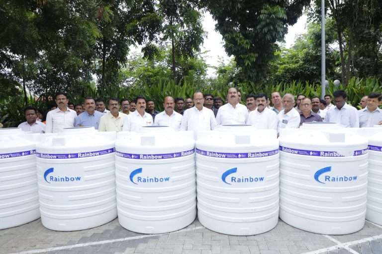 उपमुख्यमंत्री अजित पवार यांच्या हस्ते विविध शासकीय संस्थांकरिता पाण्याच्या टाक्यांचे वितरण