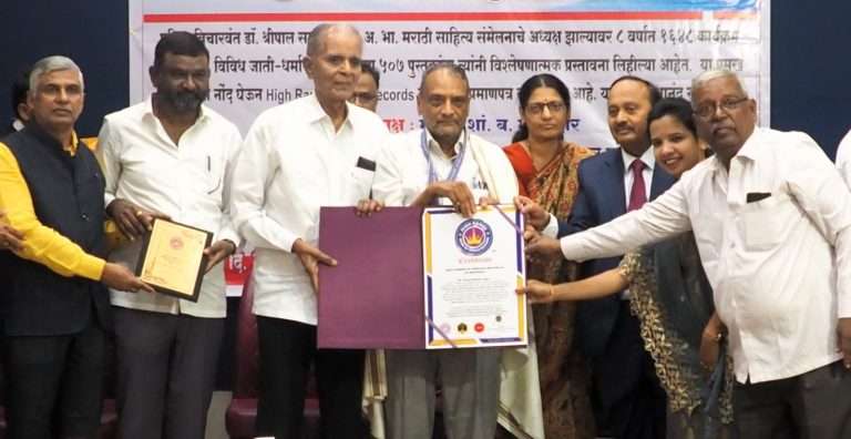 उत्तम लेखणी आणि वाणी हे डॉ. सबनीस यांचे वैशिष्ट्य : डॉ. शां. ब. मुजुमदार