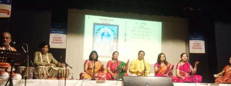 ‘राम गान’: काव्य, गायन, चित्ररूपी त्रिविध सादरीकरणाने रसिक मंत्रमुग्ध !