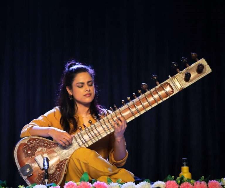 नेहा महाजन यांना सुचेता नातू स्मृती युवा सतारवादक पुरस्कार