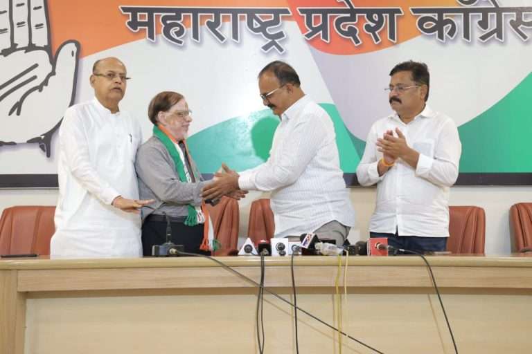 बँकिंग क्षेत्रातील तज्ञ विश्वास उटगींचा काँग्रेस पक्षात प्रवेश.