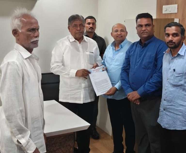 भीम नगर वासीयांची  फसवणूक होऊ देऊ नका – मंत्री चंद्रकांत पाटील यांचे एसआरए अधिकाऱ्यांना आदेश