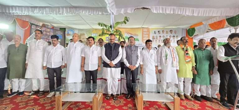 सावरकरांवर राहुल गांधी जे बोलले ते ऐतिहासिक सत्य, भाजपा नेते अरुण शौरी यांच्यासह इतिहासकारही तेच बोलले आहेत.