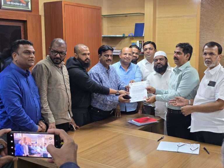 मुस्लिम धर्म स्थळांवर एकतर्फी कारवाई नको : मुस्लिम शिष्टमंडळाची मागणी