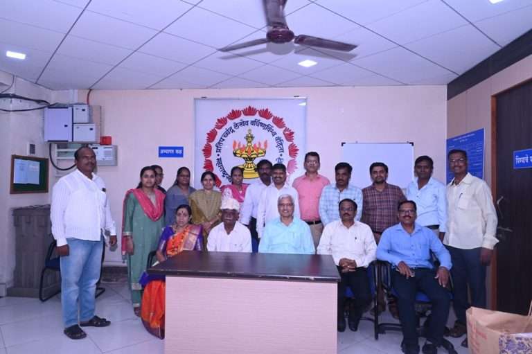 माहिती कार्यालयातील वाहनचालक विलास कुंजीर यांचा सेवापूर्तीनिमित्त सत्कार