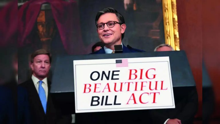 अमेरिकेत कमावलेले पैसे भारतात पाठवण्यावर 3.5% कर: यातून अमेरिकेला मिळणार 8 हजार कोटी