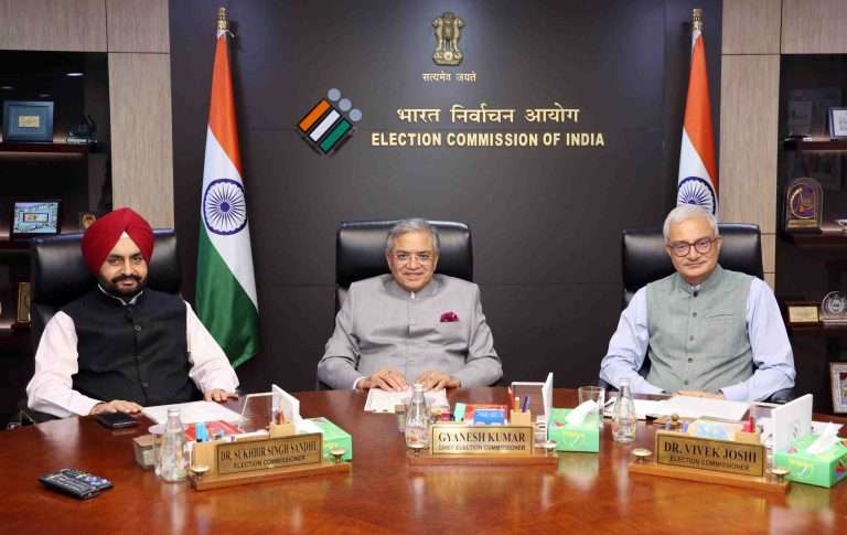 भारतीय जनता पक्षाच्या शिष्टमंडळाने घेतली मुख्य निवडणूक आयुक्तांची भेट