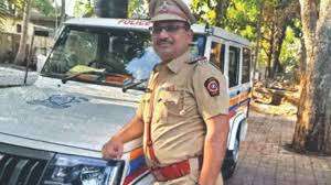दहा एकर म्हणजे १०० कोटीची जमीन न हडपण्यासाठी पुण्याच्या पोलीस इन्स्पेक्टर ने घेतले तब्बल 4.5 काेटी