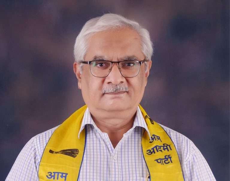 अपात्र महिलांना पैसे देणे हा निवडणुकभ्रष्टाचार आणि मोठा निवडणूक घोटाळा