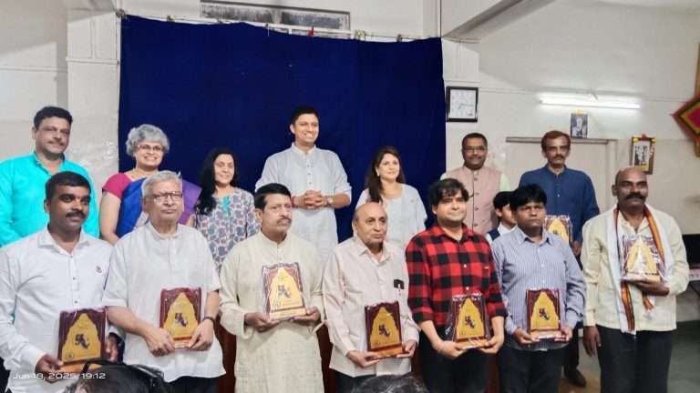 पडद्यामागे राबणार्‍या हातांचा   झाला सन्मान !