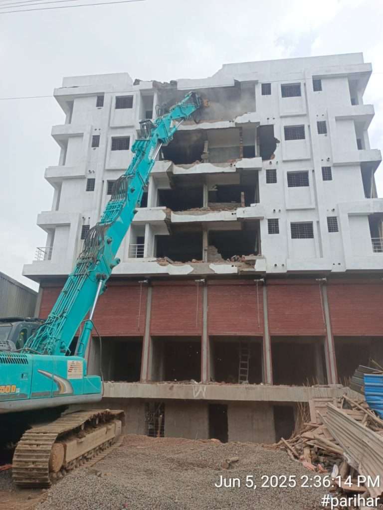 पीएमआरडीएकडून सहा मजली अनधिकृत इमारत जमीनदोस्त