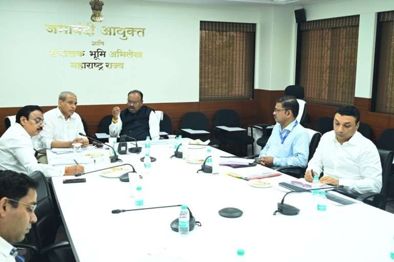 शेतजमिनीशी निगडित प्रकरणे मार्गी लावण्याकरीता लोकअदालतीचे आयोजन करा-महसूलमंत्री चंद्रशेखर बावनकुळे
