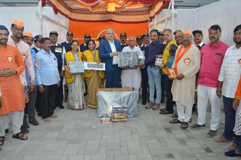 गडचिरोलीतील नक्षलग्रस्त भागातील विद्यार्थ्यांसाठी पुणेकरांतर्फे डिजिटल लायब्ररी 