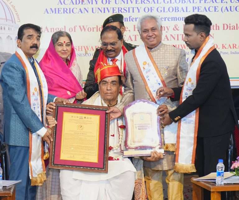 राष्ट्रनिर्मिती आणि विश्वशांतीसाठी डॉ. कराड यांचे कार्य अतुलनीय