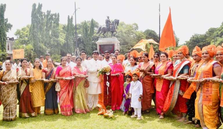 शिवराज्याभिषेक दिनी पुण्यात ५१ फूट शिवशक राजदंड स्वराज्यगुढी 