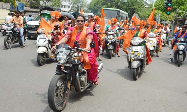 तुळशीबाग गणेशोत्सव मंडळातर्फे महिलांनी काढली बाईक रॅली