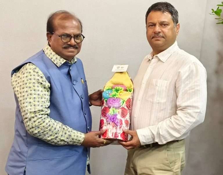 महासंचालक ब्रिजेशसिंह यांचेराजा माने यांनी मानले आभार!