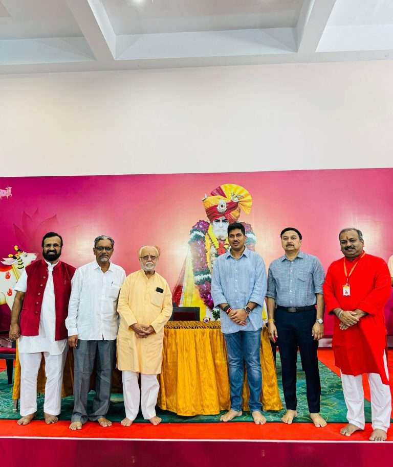 श्री सद्गुरू शंकर महाराज समाधी मठात सुवर्ण महोत्सवी रक्तदान शिबिराचे आयोजन.