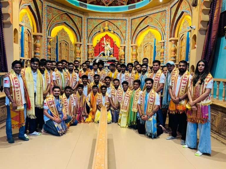 कोल्हापूर टस्कर’ संघ श्रींमत भाऊसाहेब रंगारी गणपती बाप्पाच्या दर्शनाला