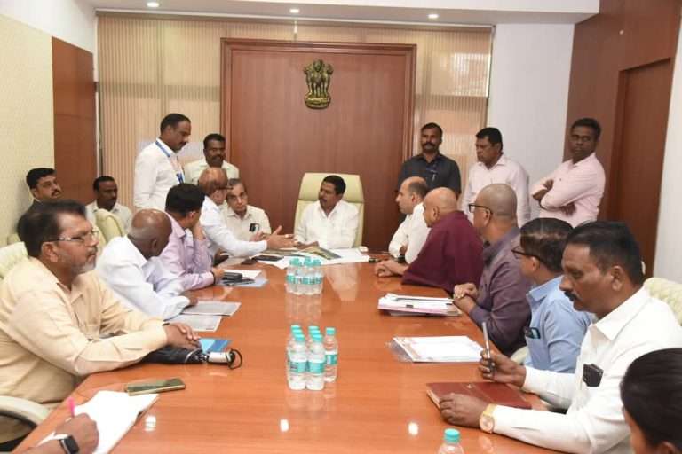 चैत्यभूमी पासून इंदू मिल येथील आंतरराष्ट्रीय स्मारकापर्यंतच्या मार्गाच्या कामातील अडथळे दूर करणार–विधानसभा उपाध्यक्ष अण्णा बनसोडे