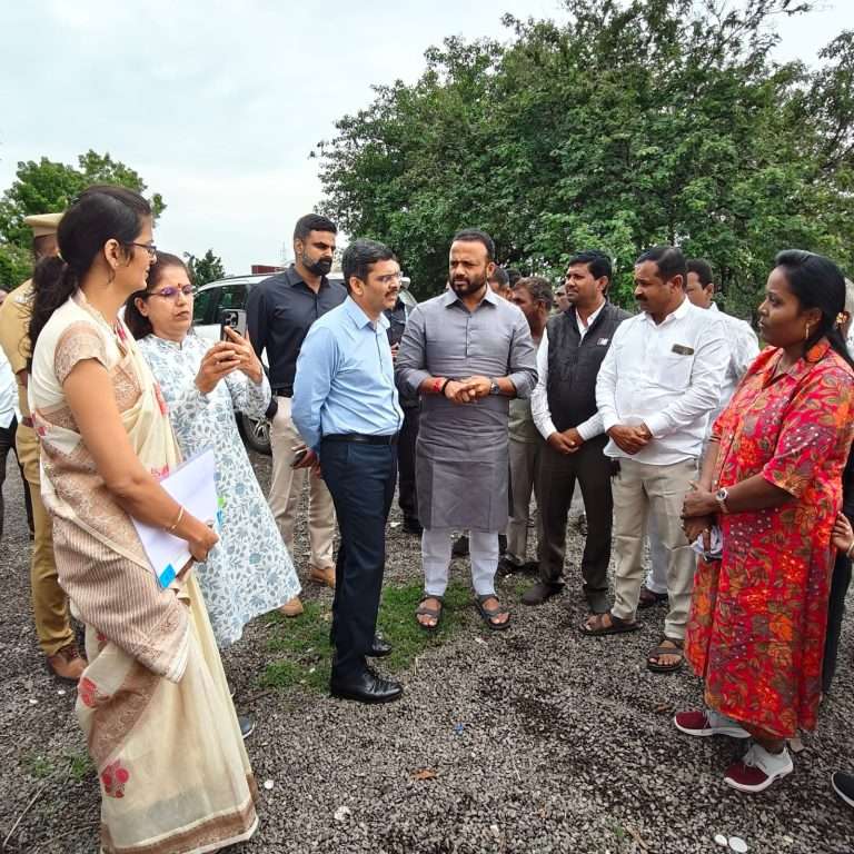 ग्रामविकास मंत्री जयकुमार गोरे यांनी केली पुरंदर तालुक्यातील पालखीतळांची पाहणी