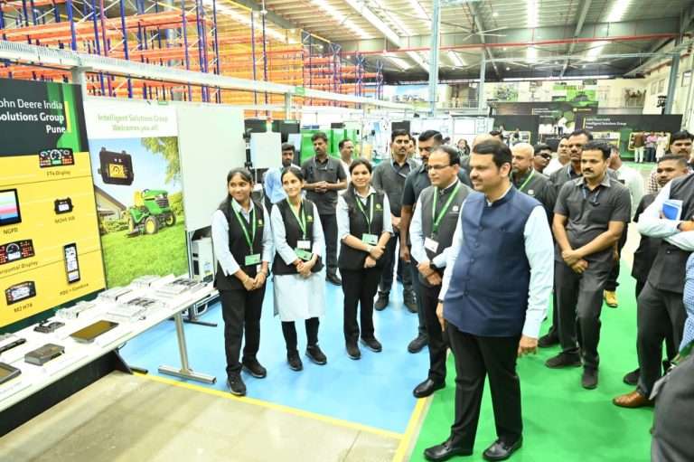 जॉन डिअर इंटेलिजेंट सोल्युशन्सच्या सणसवाडी प्रकल्पाचे उद्घाटन