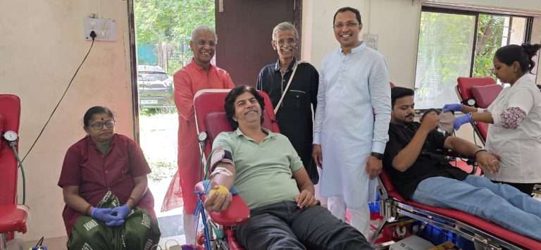 शिवराज्याभिषेक दिनानिमित्त राष्ट्रीय स्वयंसेवक संघ औंध नगर तर्फे रक्तदान शिबिर-७६ जणांनी केले रक्तदान.