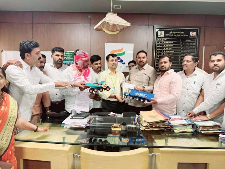 गंगाधाम अपघाताने संतप्त कार्यकर्त्यांचा पथविभाग प्रमुख पावसकरांना घेराव