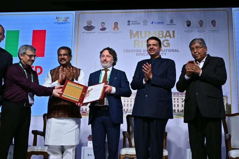 विद्यार्थ्यांचे परदेशी शिक्षणाचे स्वप्न आता भारतातच पूर्ण होणार : मुख्यमंत्री देवेंद्र फडणवीस