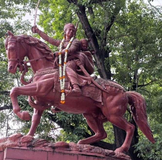 कऱ्हाडे ब्राह्मण संघातर्फे राणी लक्ष्मीबाई अभिवादन सोहळा