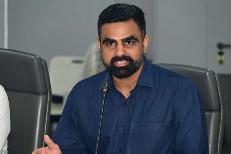 पुल, साकव, रस्ते, इमारती, वाडे, जाहिरात फलकांची ७ दिवसात बांधकाम तपासणी करा-जिल्हाधिकारी