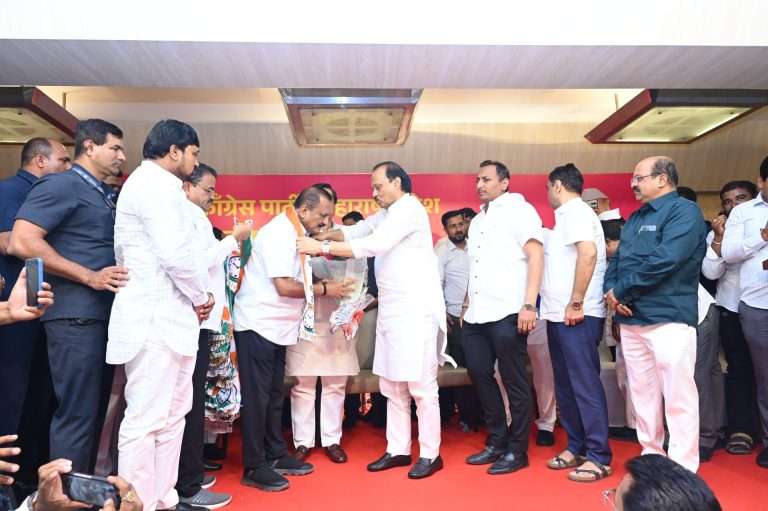 पूर्व पुण्यात शरद पवार,उद्धव ठाकरेंसह खा.अमोल कोल्हेंना  अजितदादांचा झटका