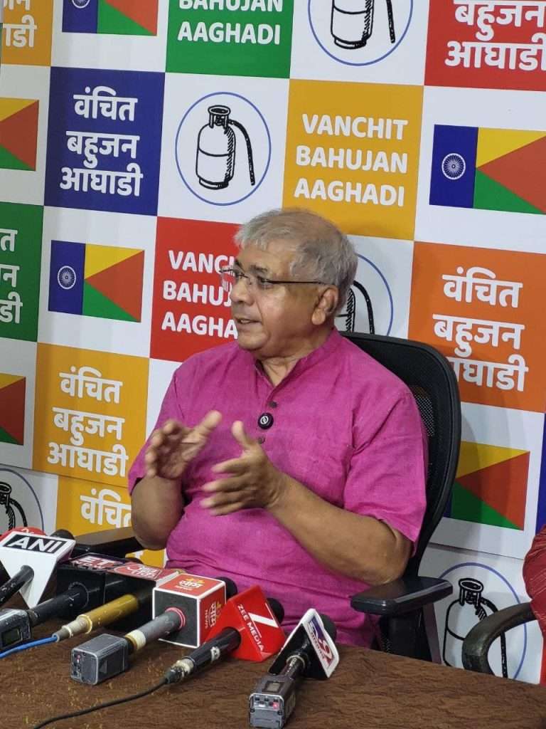 कोर्टात हिंमत असती, तर दंड ठोठावला असता:आंबेडकरांचा 76 लाख मतासंबंधीची याचिका फेटाळल्याने संताप