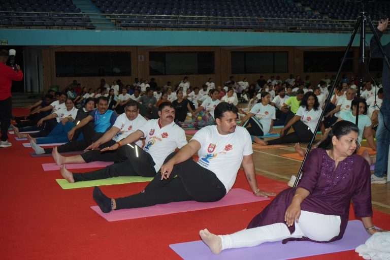 महाराष्ट्र राज्य आणि अमोल बालवडकर फाऊंडेशन यांच्या वतीने योग दिन उत्साहात साजरा