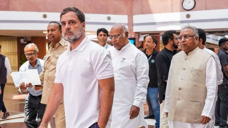 इंडिया ब्लॉकच्या बैठकीला शरद पवारांच्या NCPची दांडी:16 पक्ष सहभागी